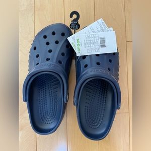 Crocs unisex woman’s size 9, men’s size 7